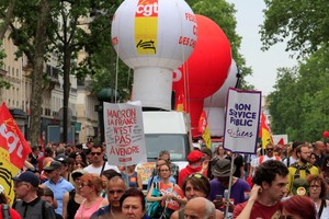 法國60多個政黨工會聯合發起“人民浪潮”示威。（圖源：路透社）