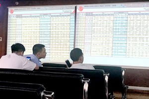 5月23日，越南股市已脫離1000點和直線下跌988點。