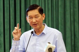 市人委會副主席陳永線。