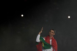 Ｃ羅亮霸氣五指山。