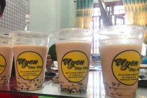 檢驗結果顯示，全部4份樣品，包括兩份在陳富小學(即發生中毒事件地點)抽取，以及兩份在鴛Chip Chip奶茶單位抽取的樣品，均呈現感染金黃色葡萄球菌狀態。（圖源：陳梅）