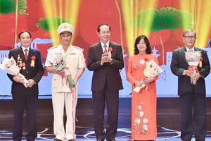 各模範代表獲表彰。（圖源：日北）