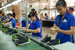 華人企業平新公司的生產線。