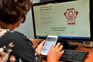 電子錢包紛紛推出多項便利、免費服務，以吸引用戶並與銀行服務競爭。