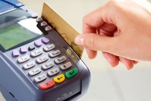 國家銀行：鼓勵使用銀行卡支付各項交易活動。（示意圖源：互聯網）