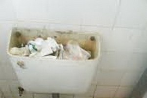 很多公立醫院洗手間的骯髒 程度真令人望而卻步。