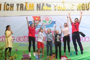 圖為共青團第一郡郡委舉辦的“關照少兒活動”一瞥。