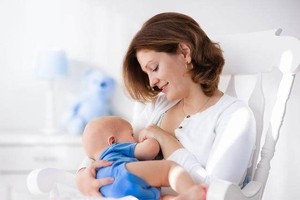 母乳有助嬰兒提高抵抗力。（示意圖源：互聯網）