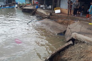 河岸土地坍塌事故現場。（圖源：世英）