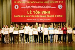 獲表彰的志願捐血模範。（圖源：熊科）