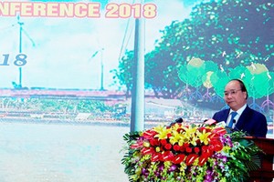 政府總理阮春福在會議上致詞。（圖源：新泰）