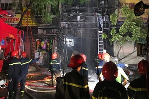 昨日半夜，第五郡海上懶翁街一商店發生火警。