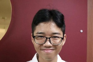 蕭煌龍領取獎狀。