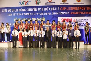 「越郵政銀行盃」女子排球賽頒獎儀式。