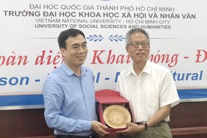 中國廣西大學訪市人文社會科大