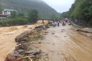 萊州 4D 國道嚴重受損。（圖源：貴忠）