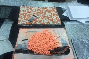 被查獲的部份搖頭丸物證。（圖源：士同）