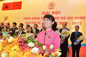 市勞動聯團主席陳氏妙翠在會上發言。（圖源：越勇）