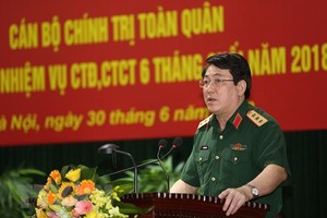 黨中央書記、中央軍委常務委員、越南人民軍總政治部主任梁強上將在會議上發表講話。（圖源：越通社）