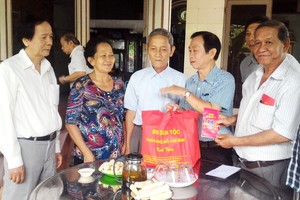 市民族處與華人會館等單位配合慰問優撫家庭。