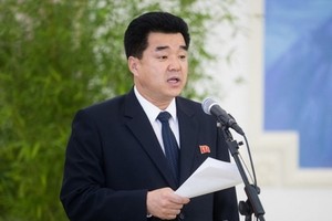 7月4日下午，在朝鮮平壤柳京鄭周永體育館，朝鮮體育相金一國為韓朝統一籃球賽致辭。（圖源：韓聯社）