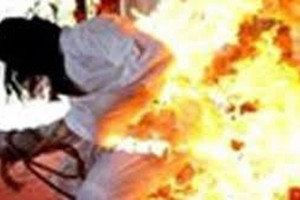 男子縱火欲與情婦同歸於盡。（示意圖源：互聯網）
