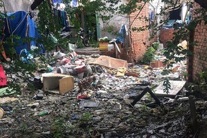 雙豬涌堆滿垃圾。
