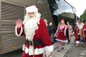 “最幸福國家”丹麥推遲退休年齡。圖為丹麥民眾參加聖誕老人盛會一瞥。（圖源：互聯網）