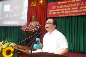 河內市委書記黃忠海在會議上發表講話。（圖源：維進）