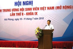 黎國鋒同志在會議上致開幕詞。（圖源：劉偵）