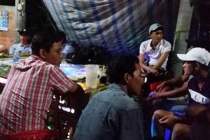 被現場抓獲參與捕魚遊戲變相的參賭者。（圖源：公安機關提供）