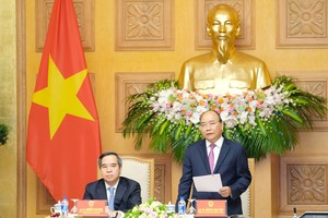 政府總理阮春福同與會代表會晤時發表講話。（圖源：光孝）