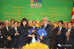 圖為貸款協議簽署儀式。（圖源：高棉日報）