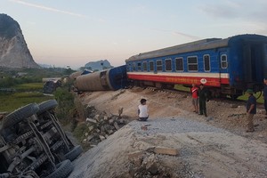 今年5月份在清化省靖嘉縣長林鄉附近發生的一起嚴重鐵路事故，造成2人死亡。（圖源：俊河）