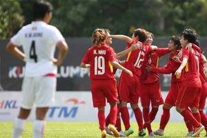 越南女隊慶祝勝利。