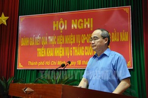 市委書記阮善仁在會議上發表講話。（圖源：市黨部新聞網）