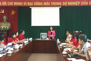 越南紅十字會中央主席阮氏春秋呼籲全國各級紅十字會動員幹部、會員、志願者、紅十字青少年，各組織、單位、個人與各階層人民支援受天災影響的各地同胞度過難關，重建家園穩定生活。（圖源：人道報）