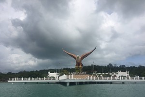 巨鷹展翅高飛的蘭卡威。