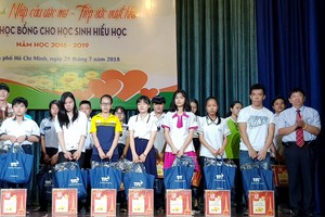 多個華人單位捐助“夢想之橋”助學金活動