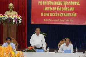 政府常務副總理張和平主持會議並發表講話。（圖源：VOV）