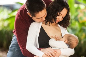 世界衛生組織與兒童基金會發佈的最新報告顯示，全球約有7800萬兒童在剛出生時無法獲得母乳餵養。（圖源：聯合國兒基會）