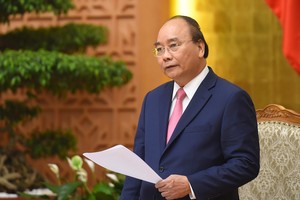 政府總理阮春福在會議上致詞。（圖源：光孝）