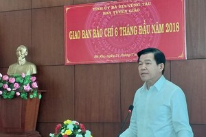 巴地-頭頓省省委書記阮鴻領在例行新聞發佈會上發言。（圖源：泰山）