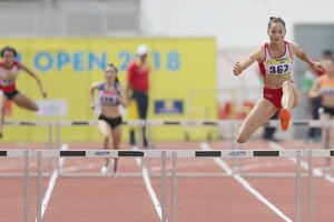 越南國家隊女運動員郭氏蘭（右）。