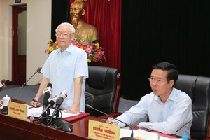 阮富仲總書記與中央宣教部舉行會議。