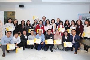 獲得本年度新西蘭留學獎學金的越南大學生合照。（圖源：秀英）