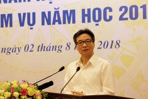 政府副總理武德膽在會議上發表指導意見。