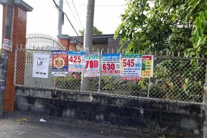 住房每平方米售價僅300~500萬元的廣告。（示意圖源：互聯網）