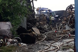 火勢熄滅後的現場一片狼藉。（圖源：春中）