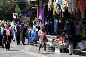 美重啟制裁令伊朗民眾生活大受影響。（圖源：AFP）